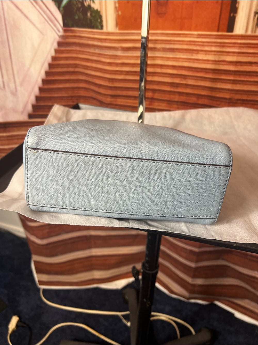 Michael Kors Savannah small satchel is crafted from baby blue saffiano leather - Picture 9 of 17